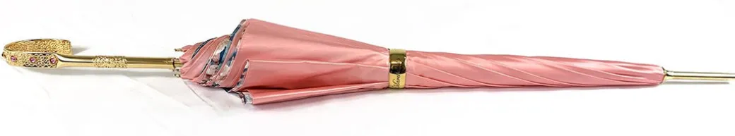 Bellissimo ombrello a doppio tessuto in un lussuoso raso rosa
