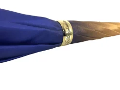 Bellissimo ombrello doppio tessuto in un lussuoso raso blu