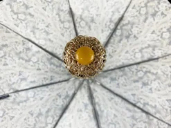 Design crema paisley con pietra gialla
