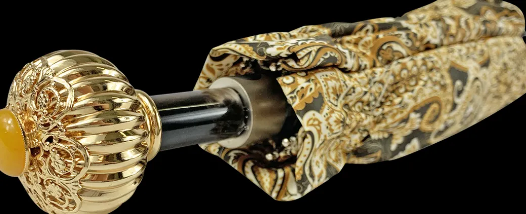 Design crema paisley con pietra gialla