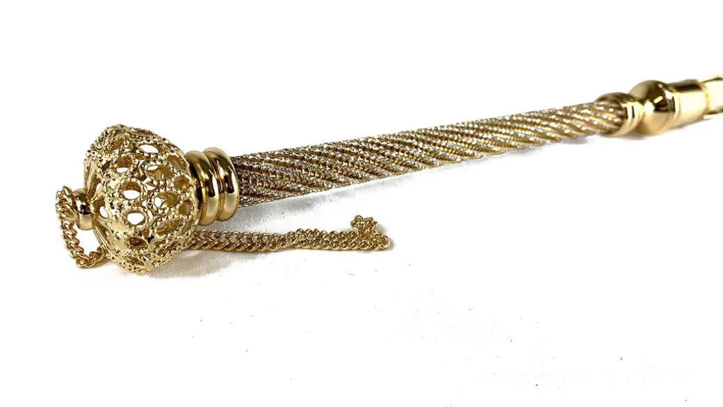 Elegante calzascarpe tempestato di migliaia di cristalli