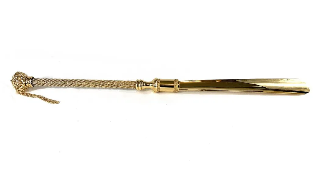 Elegante calzascarpe tempestato di migliaia di cristalli
