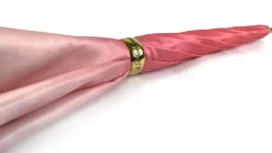 Fantastico ombrello rosa chiaro con speciale manico a fiori