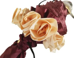 Ombrello con volant e rose bordeaux